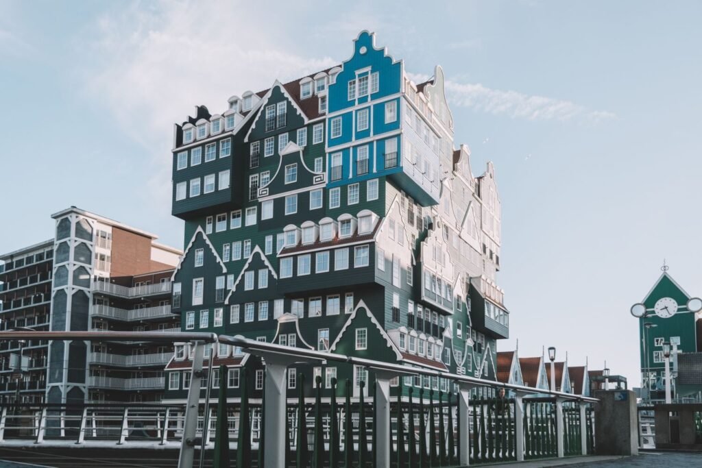 Het stadhuis van Hoorn, waarvoor je er terechtkunt