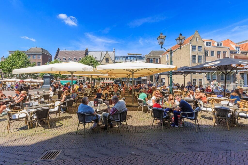 De zaterdagmarkt in de binnenstad van Hoorn